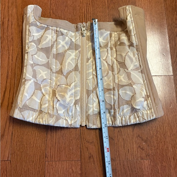 Dao Body Shaper Beige Lace Shapewear Corset. Size Medium. EUC - Picture 9 of 10